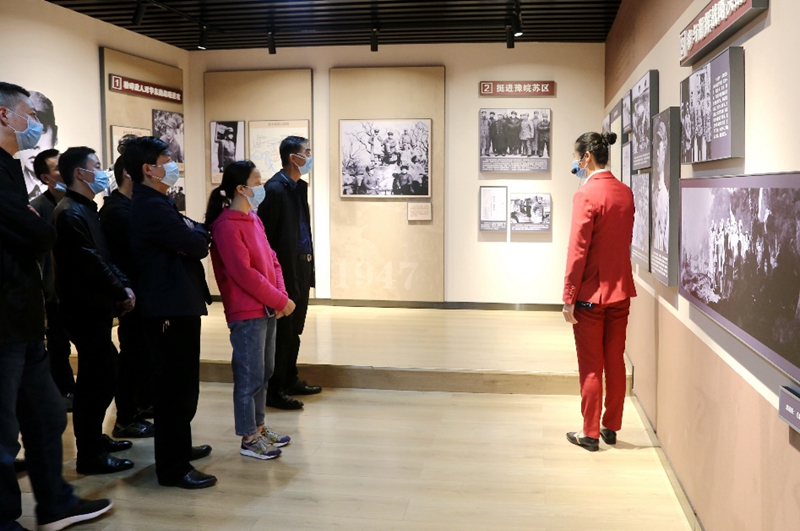 黃許職中開展“憶紅色征程 迎建黨百年”主題黨日活動(dòng).jpg